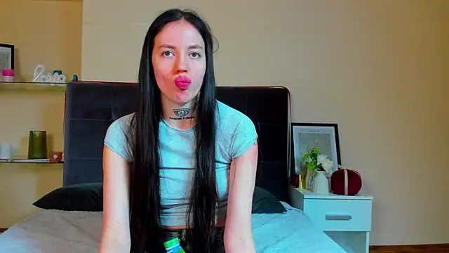 Snapshot of AdrianaCult chatting on March 21, 2026, 8:19 am AdrianaCult online show from March 21, 2026, 8:19 am