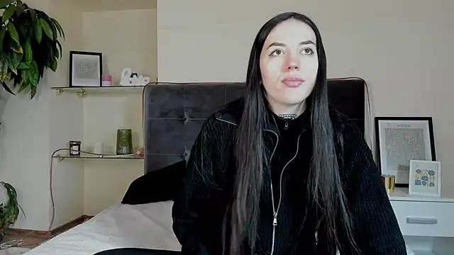 Snapshot of AdrianaCult chatting on February 10, 2026, 6:56 am AdrianaCult online show from February 10, 2026, 6:56 am