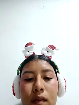 Snapshot of Lunita_sian chatting on December 21, 2025, 11:16 pm Lunita sian online show from December 21, 2025, 11:16 pm