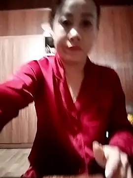 Snapshot of EvieEvans_vn chatting on January 17, 2026, 4:05 am EvieEvans vn online show from January 17, 2026, 4:05 am