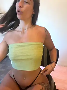 Yara-Lolii online show from December 19, 2025, 9:44 am