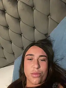 Snapshot of MillieB chatting on February 1, 2026, 8:12 am MillieB online show from February 1, 2026, 8:12 am