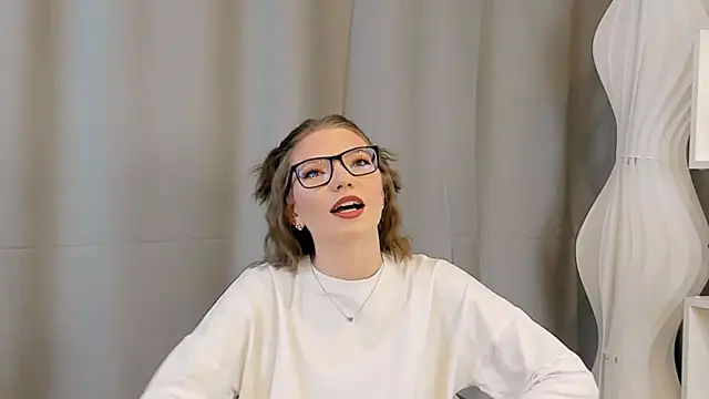 JeaneneWoltz online show from December 19, 2025, 9:00 am