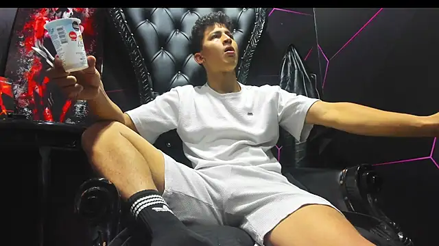 Snapshot of Ethan_Waalker chatting on February 8, 2026, 5:05 am Ethan Waalker online show from February 8, 2026, 5:05 am