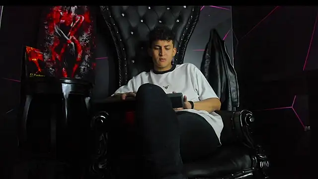 Snapshot of Ethan_Waalker chatting on February 7, 2026, 3:03 am Ethan Waalker online show from February 7, 2026, 3:03 am