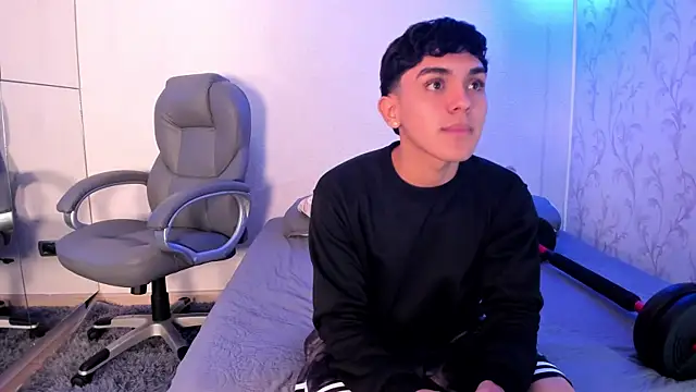  TaylorBlack online show from December 22, 2025, 11:32 am