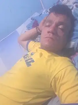 Snapshot of Almeyjose chatting on December 18, 2025, 4:06 am Almeyjose online show from December 18, 2025, 4:06 am