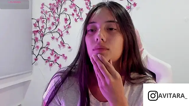 vanesita  online show from May 6, 2026, 2:59 am