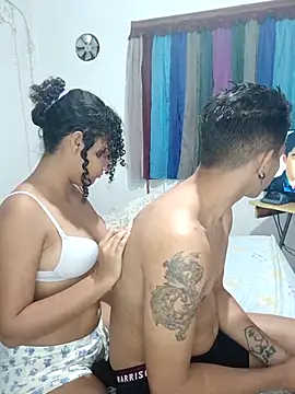 LolaAndBugs  online show from February 5, 2026, 1:34 am