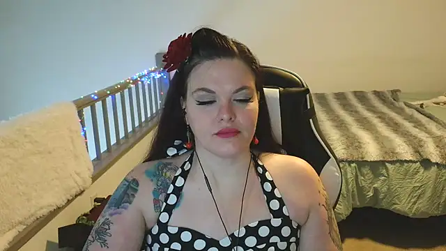 VixieVanderbilt online show from December 17, 2025, 4:45 pm