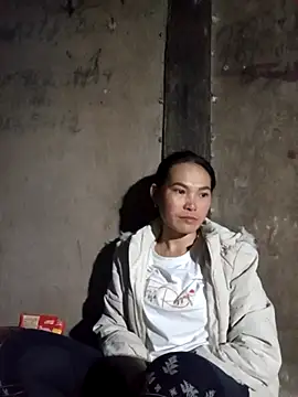 Girl cutee online show from March 12, 2026, 12:09 pm