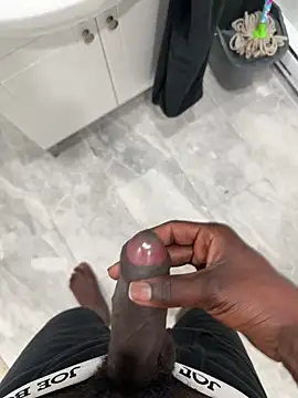 Sweetley online show from April 8, 2026, 2:02 am