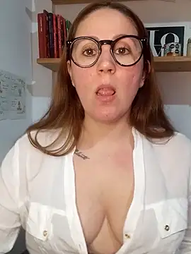 SofiEsteves online show from June 16, 2026, 1:00 pm