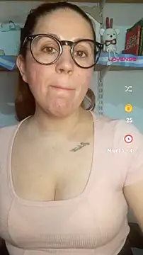 SofiEsteves online show from July 17, 2026, 12:35 pm