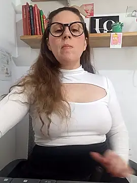 SofiEsteves online show from May 1, 2026, 3:06 pm