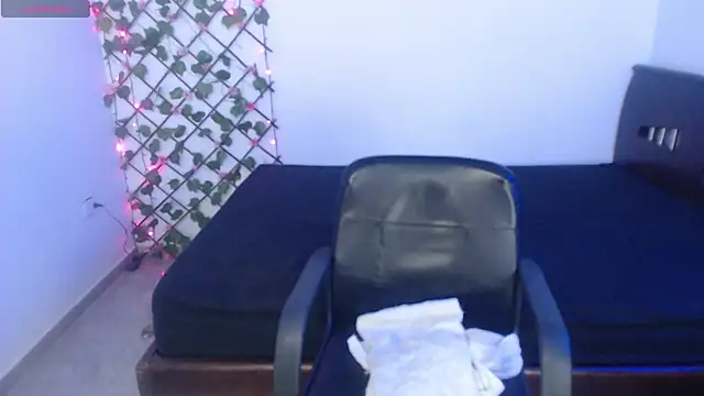 latin mommy  online show from December 22, 2025, 1:22 pm