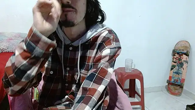 Snapshot of sk8-boy chatting on July 5, 2026, 1:07 pm sk8-boy online show from July 5, 2026, 1:07 pm