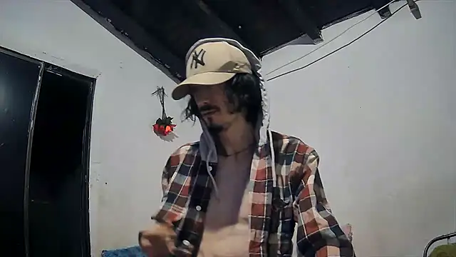 Snapshot of sk8-boy chatting on August 1, 2026, 12:47 pm sk8-boy online show from August 1, 2026, 12:47 pm