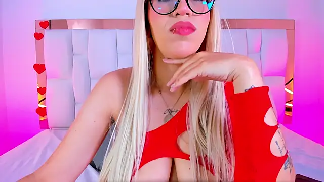 Snapshot of CamilleJuicy_ chatting on July 10, 2026, 1:11 pm CamilleJuicy online show from July 10, 2026, 1:11 pm
