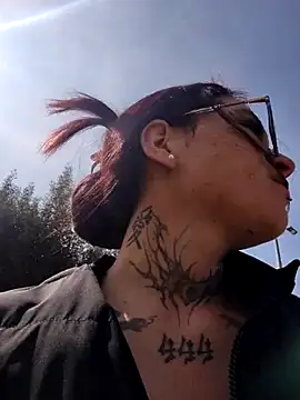 mara adiction online show from December 18, 2025, 2:43 pm