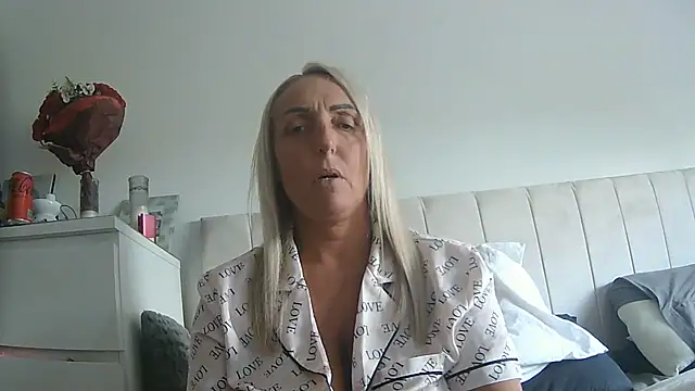 theblondecocklover online show from June 17, 2026, 7:02 pm