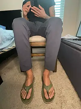 Kingbertfeet online show from February 1, 2026, 12:47 pm