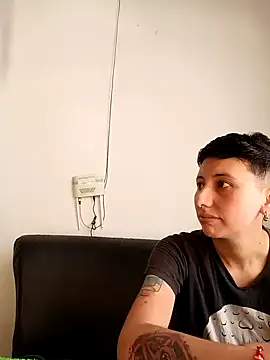 Mei and Gaby online show from February 26, 2026, 4:07 pm