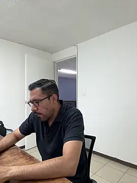 AdrianGarcia89 online show from May 6, 2026, 1:09 am