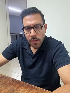 AdrianGarcia89 online show from May 8, 2026, 1:09 am