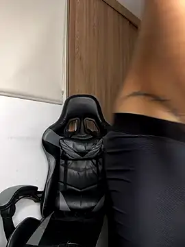 Snapshot of Thelovers666 chatting on January 7, 2026, 2:33 pm Thelovers666 online show from January 7, 2026, 2:33 pm