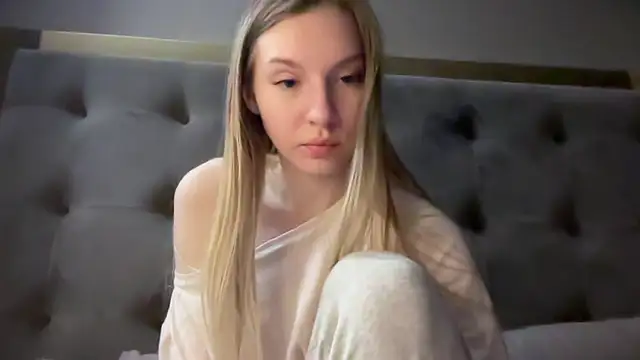 blondinkaa online show from April 12, 2026, 7:06 pm