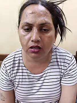 Hotmylips online show from April 20, 2026, 1:45 pm