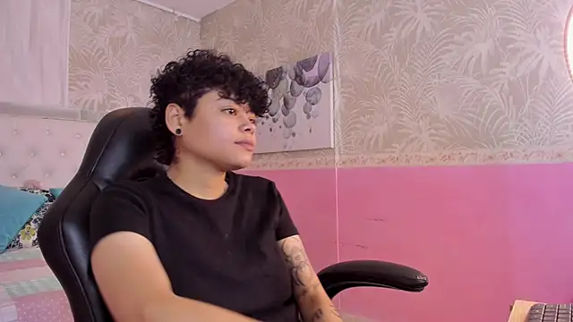 Sasha Venom online show from December 19, 2025, 1:02 pm