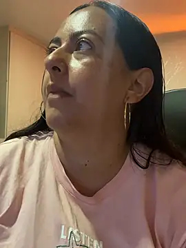 Snapshot of evelyn_harpeery chatting on July 8, 2026, 10:27 am evelyn harpeery online show from July 8, 2026, 10:27 am