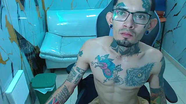 Boy tatto77 online show from April 28, 2026, 11:47 am