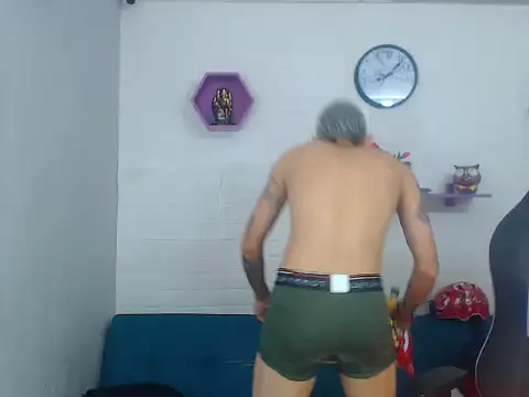 Boy tatto77 online show from January 6, 2026, 5:28 pm