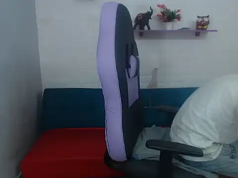 Boy tatto77 online show from December 21, 2025, 6:42 pm