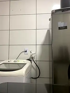 Nini  online show from December 17, 2025, 11:21 pm