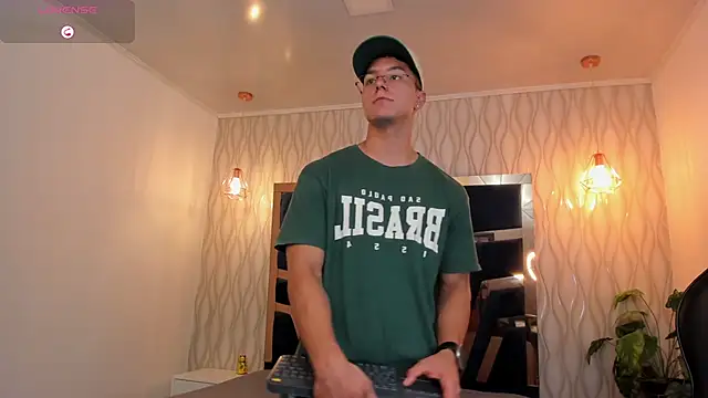 Snapshot of Noah_Clarkk chatting on March 16, 2026, 6:10 pm Noah Clarkk online show from March 16, 2026, 6:10 pm