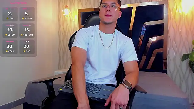 Snapshot of Noah_Clarkk chatting on March 7, 2026, 6:02 pm Noah Clarkk online show from March 7, 2026, 6:02 pm