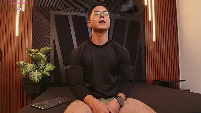 Snapshot of Noah_Clarkk chatting on February 13, 2026, 11:27 pm Noah Clarkk online show from February 13, 2026, 11:27 pm