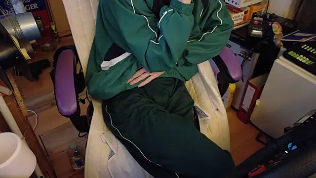 Gay-Versaut online show from February 4, 2026, 8:04 pm