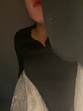 linh-li online show from February 1, 2026, 3:43 pm