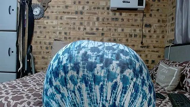 AFRICANBOOTYLICIOUS online show from August 3, 2026, 3:25 am