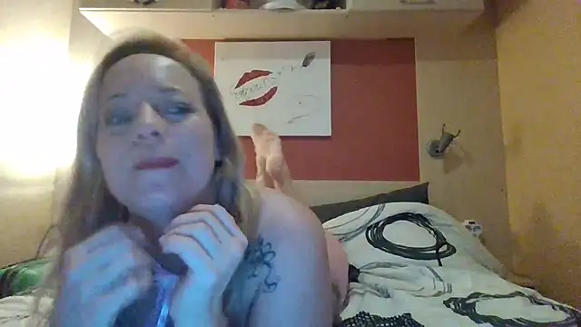 Miss-Chupagirly online show from December 19, 2025, 5:04 pm