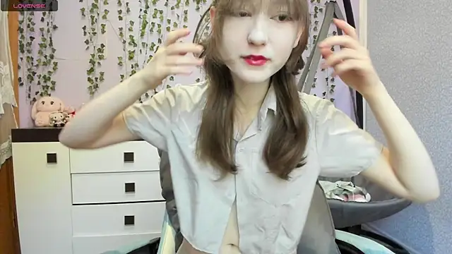 Yoonhee ki online show from May 3, 2026, 3:04 pm