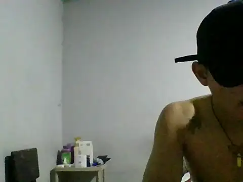 Andresdelvez online show from May 7, 2026, 5:44 am