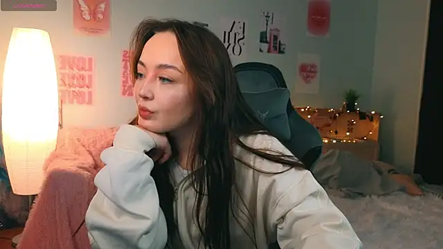 fallin lovee online show from January 11, 2026, 3:46 am