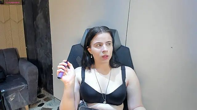 ChannelWhitee  online show from February 1, 2026, 8:40 pm