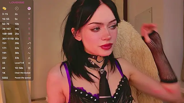 Snapshot of Dark_Diva chatting on June 19, 2026, 8:58 pm Dark Diva online show from June 19, 2026, 8:58 pm